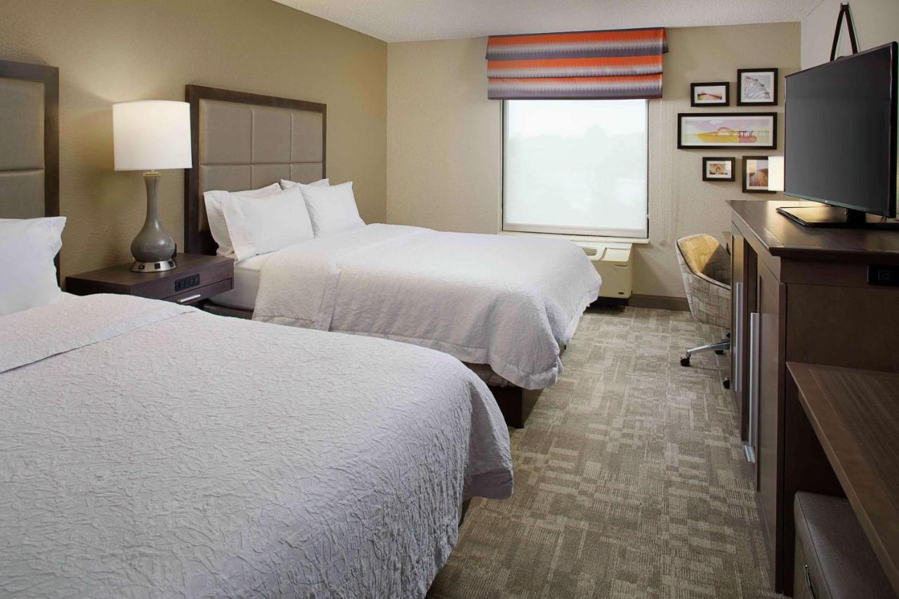 Hampton Inn By Hilton Garden City Long Island Dış mekan fotoğraf