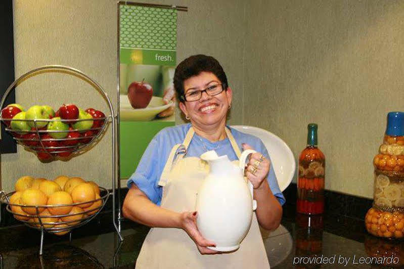 Hampton Inn By Hilton Garden City Long Island Restoran fotoğraf