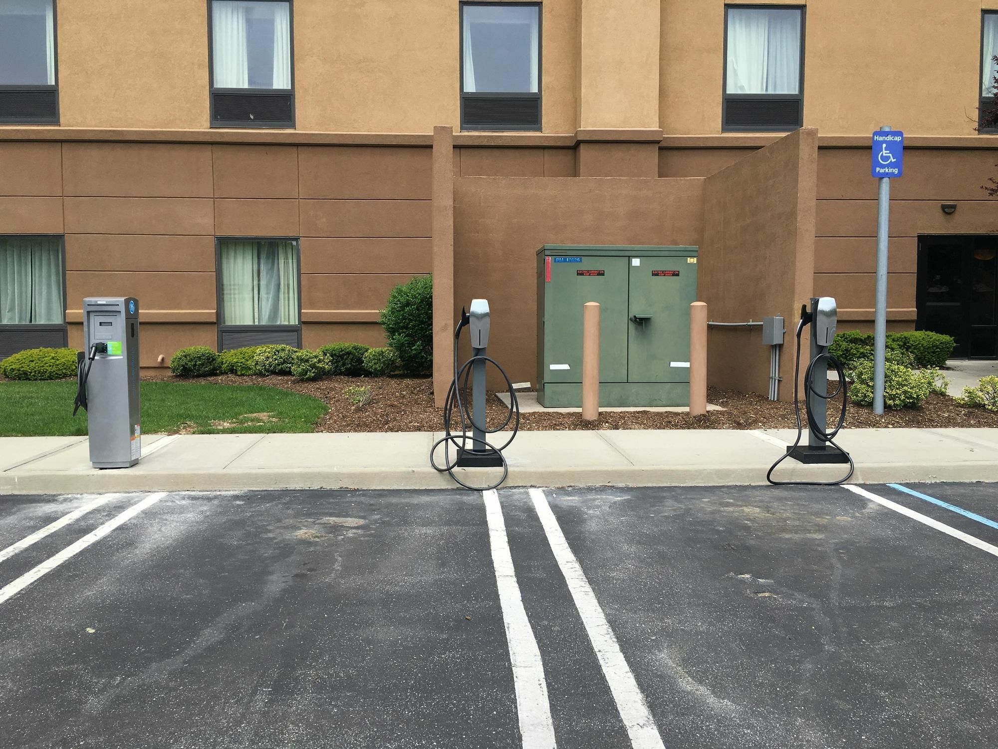 Hampton Inn By Hilton Garden City Long Island Dış mekan fotoğraf